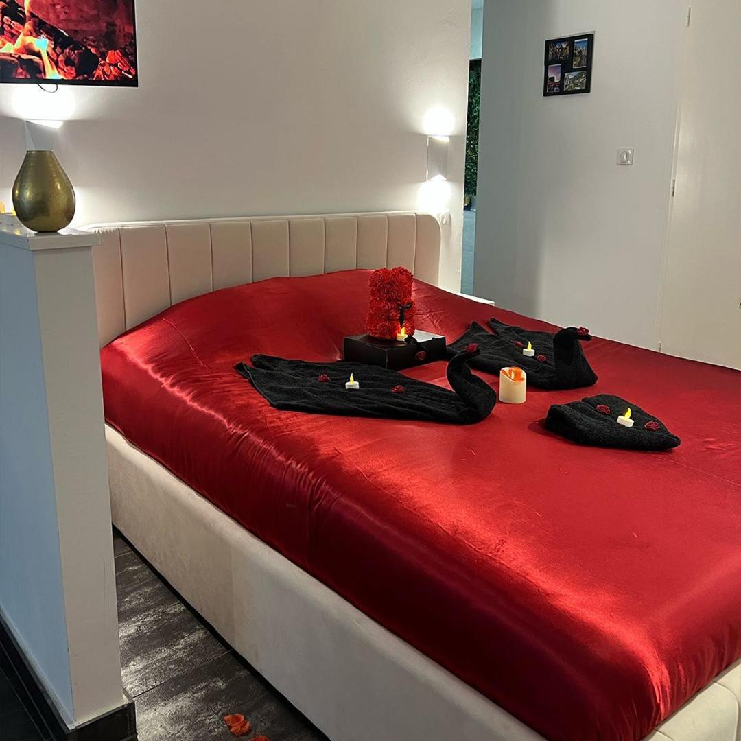 Love Room: Aux Plaisirs Des Sens Jacuzzi Prive Barr Exteriér fotografie
